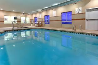 holiday inn express hotel and suites grants milan by ihg