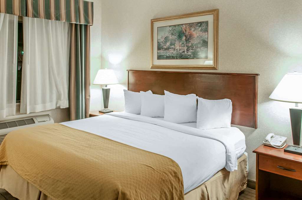 quality inn and suites grants i 40