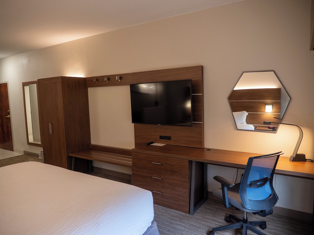 holiday inn express and suites greenville airport by ihg