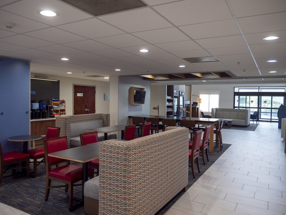 holiday inn express and suites greenville airport by ihg