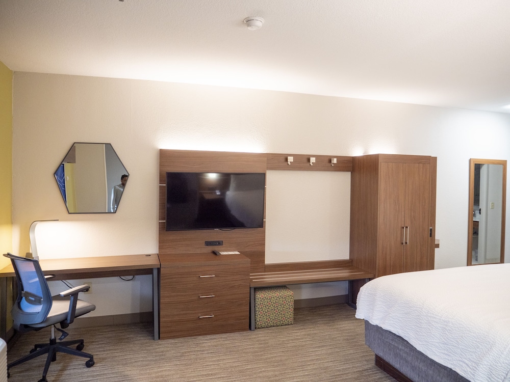 holiday inn express and suites greenville airport by ihg