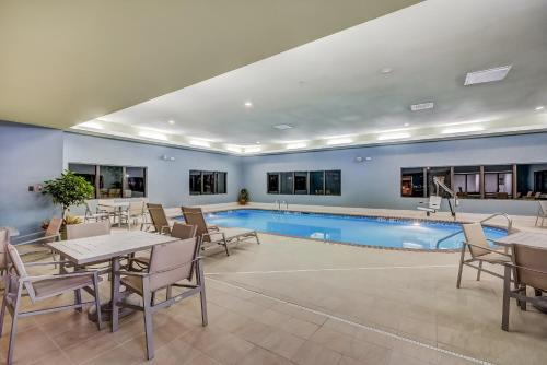 holiday inn express and suites greenville airport by ihg