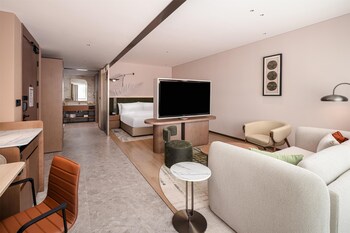 hilton garden inn xinyang east railway station