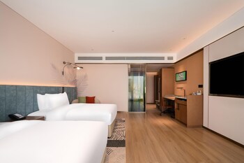 hilton garden inn xinyang east railway station