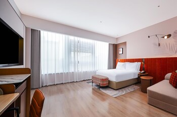 hilton garden inn xinyang east railway station