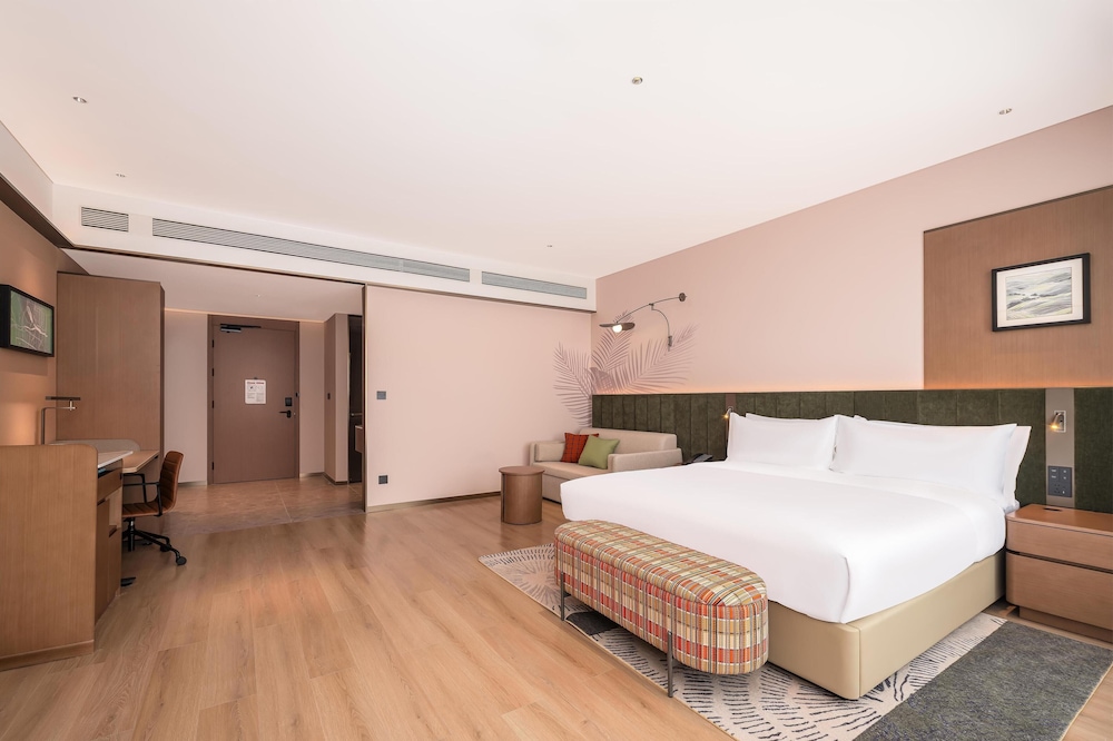 hilton garden inn xinyang east railway station