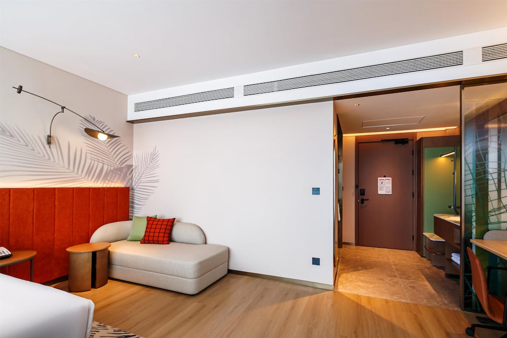 hilton garden inn xinyang east railway station