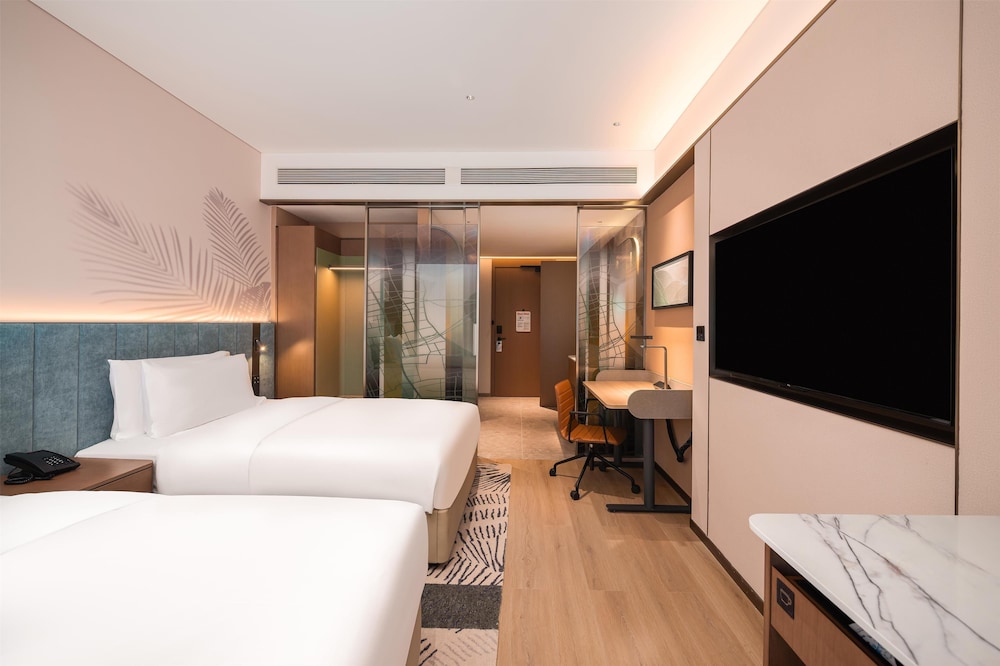 hilton garden inn xinyang east railway station