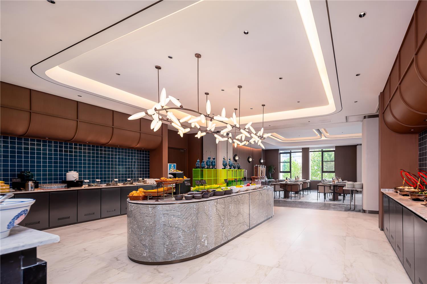 hilton garden inn xinyang east railway station