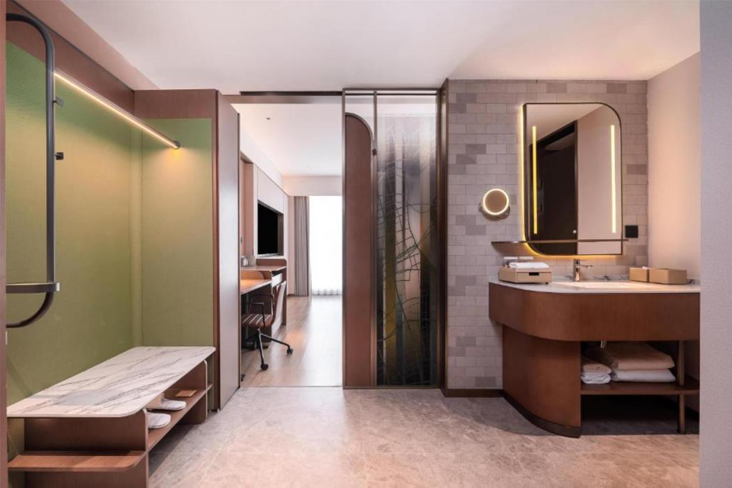 hilton garden inn xinyang east railway station