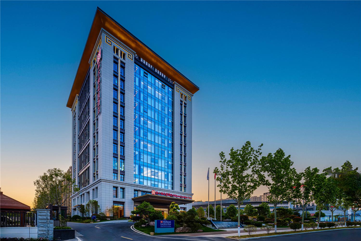 hilton garden inn xinyang east railway station