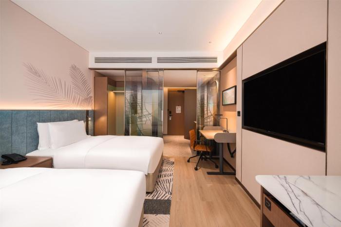 hilton garden inn xinyang east railway station