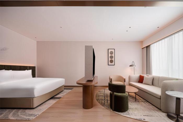 hilton garden inn xinyang east railway station