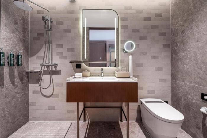 hilton garden inn xinyang east railway station