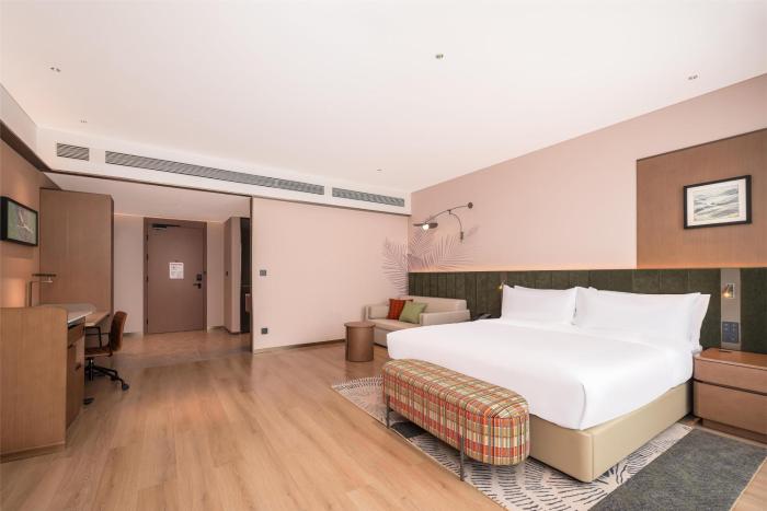 hilton garden inn xinyang east railway station