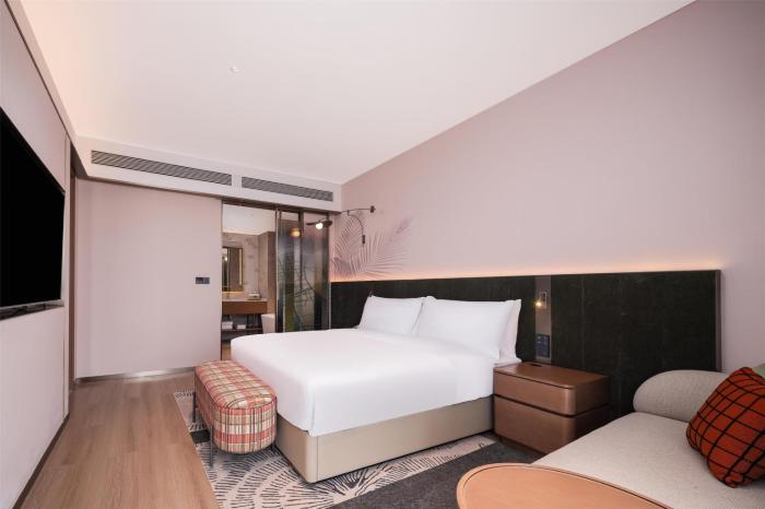 hilton garden inn xinyang east railway station