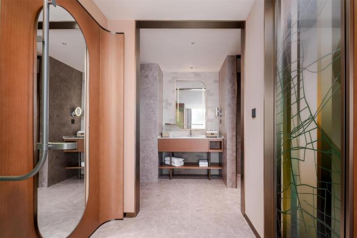 hilton garden inn xinyang east railway station