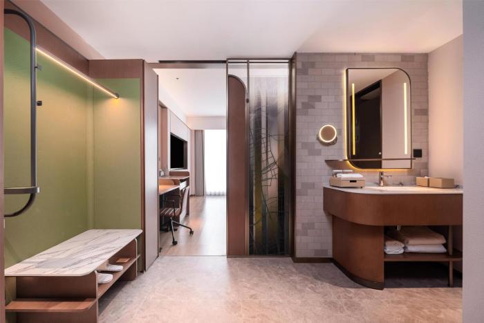 hilton garden inn xinyang east railway station