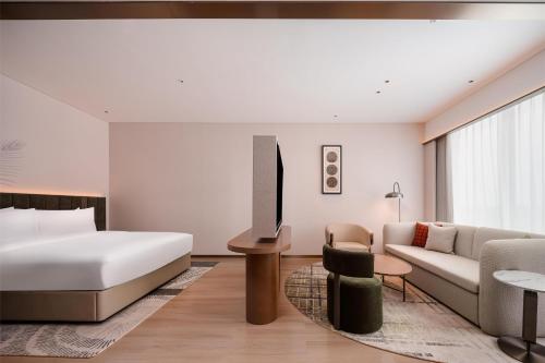 hilton garden inn xinyang east railway station