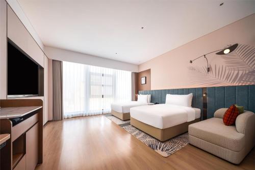 hilton garden inn xinyang east railway station