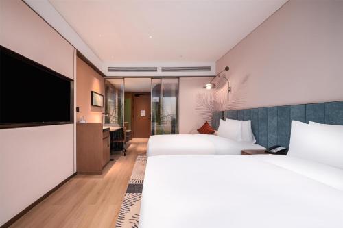 hilton garden inn xinyang east railway station