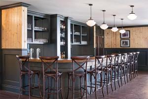 the cadillac house lexington tapestry collection by hilton