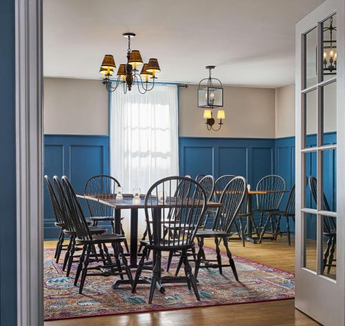 the cadillac house lexington tapestry collection by hilton