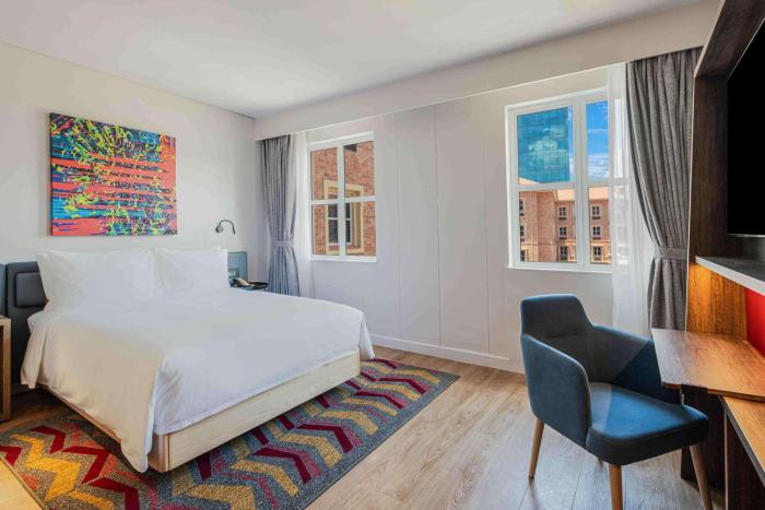 hampton by hilton sandton grayston
