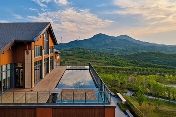 secan hotel qingdao curio collection by hilton