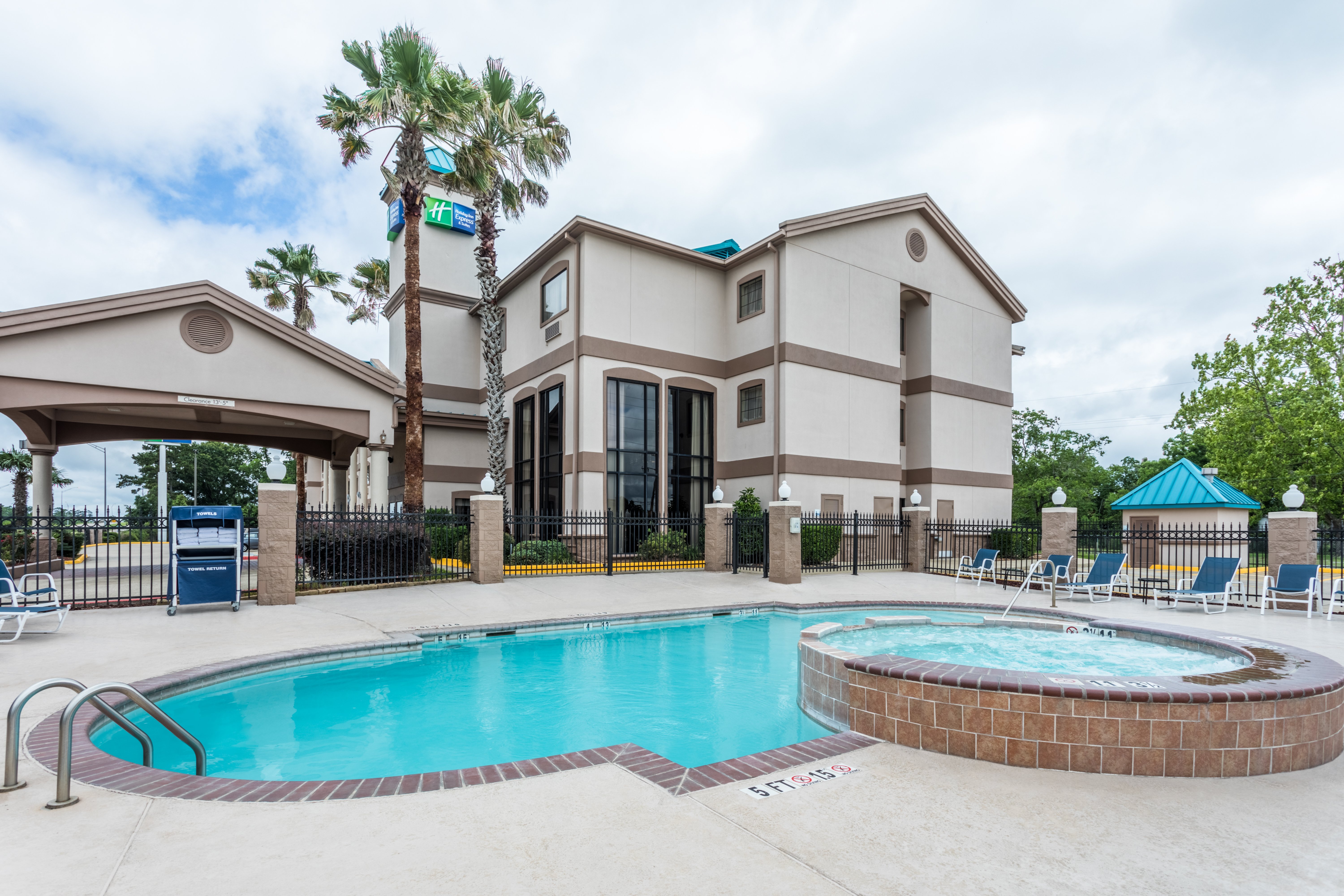 holiday inn express hotel and suites lake charles by ihg