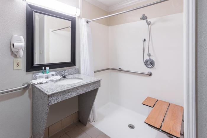 holiday inn express hotel and suites lake charles by ihg