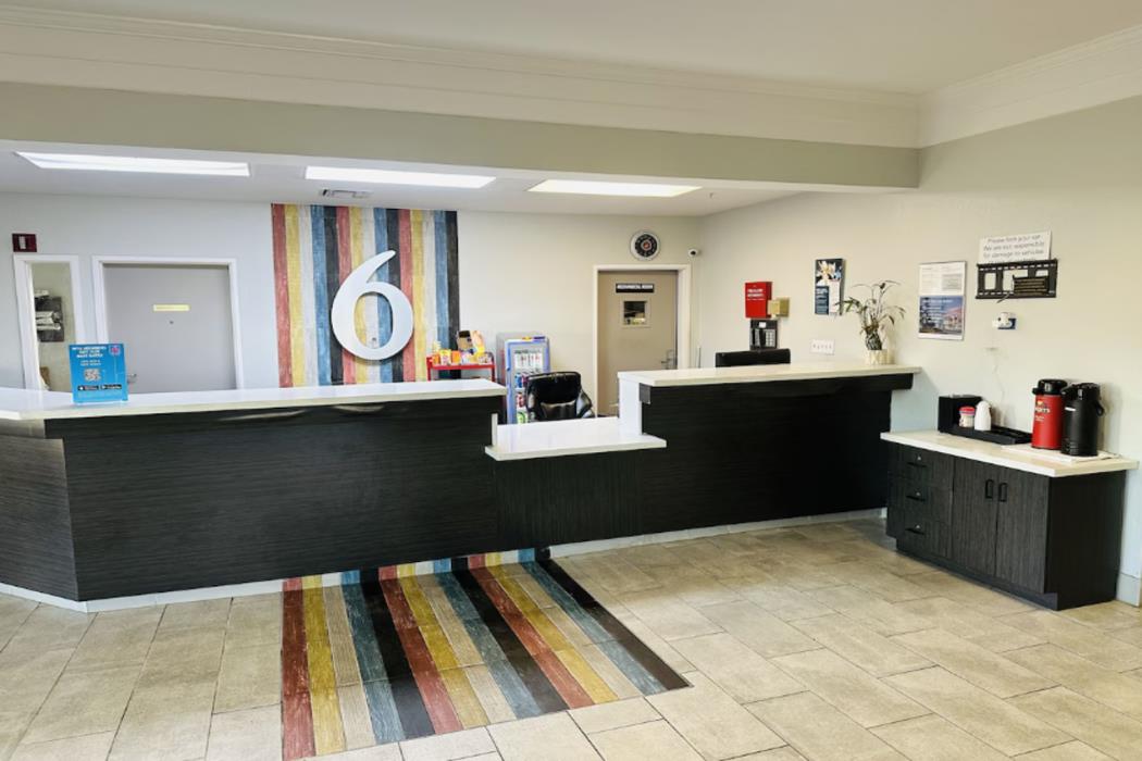 motel 6 mobile al airport blvd