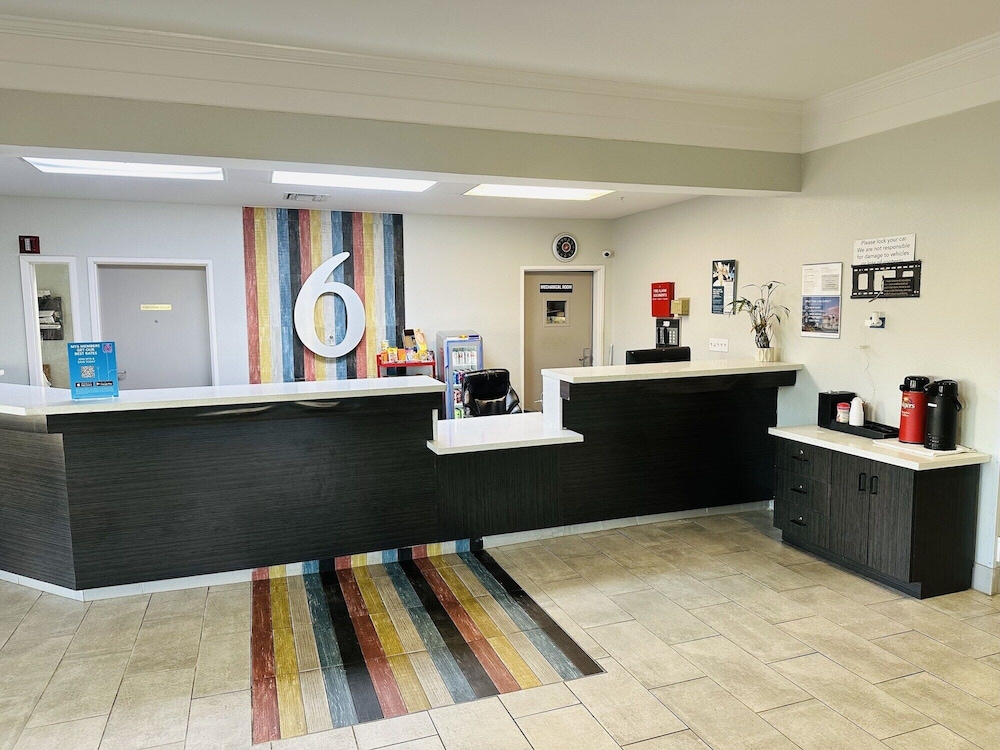 motel 6 mobile al airport blvd