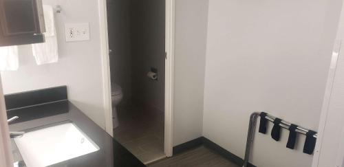 motel 6 mobile al airport blvd
