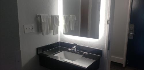 motel 6 mobile al airport blvd