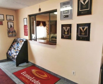 econo lodge lansing leavenworth