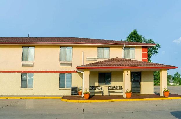 econo lodge lansing leavenworth