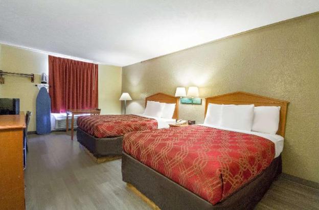 econo lodge lansing leavenworth