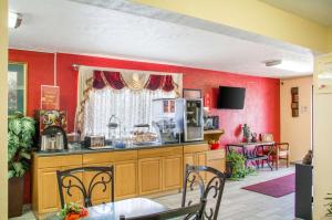 Econo Lodge Lansing - Leavenworth,Lansing>>Kansas City,3 star