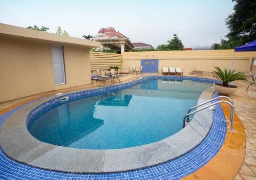 Aveda Diwatel,,3 star