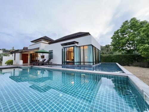 Ozone Villa Phuket,,5 star