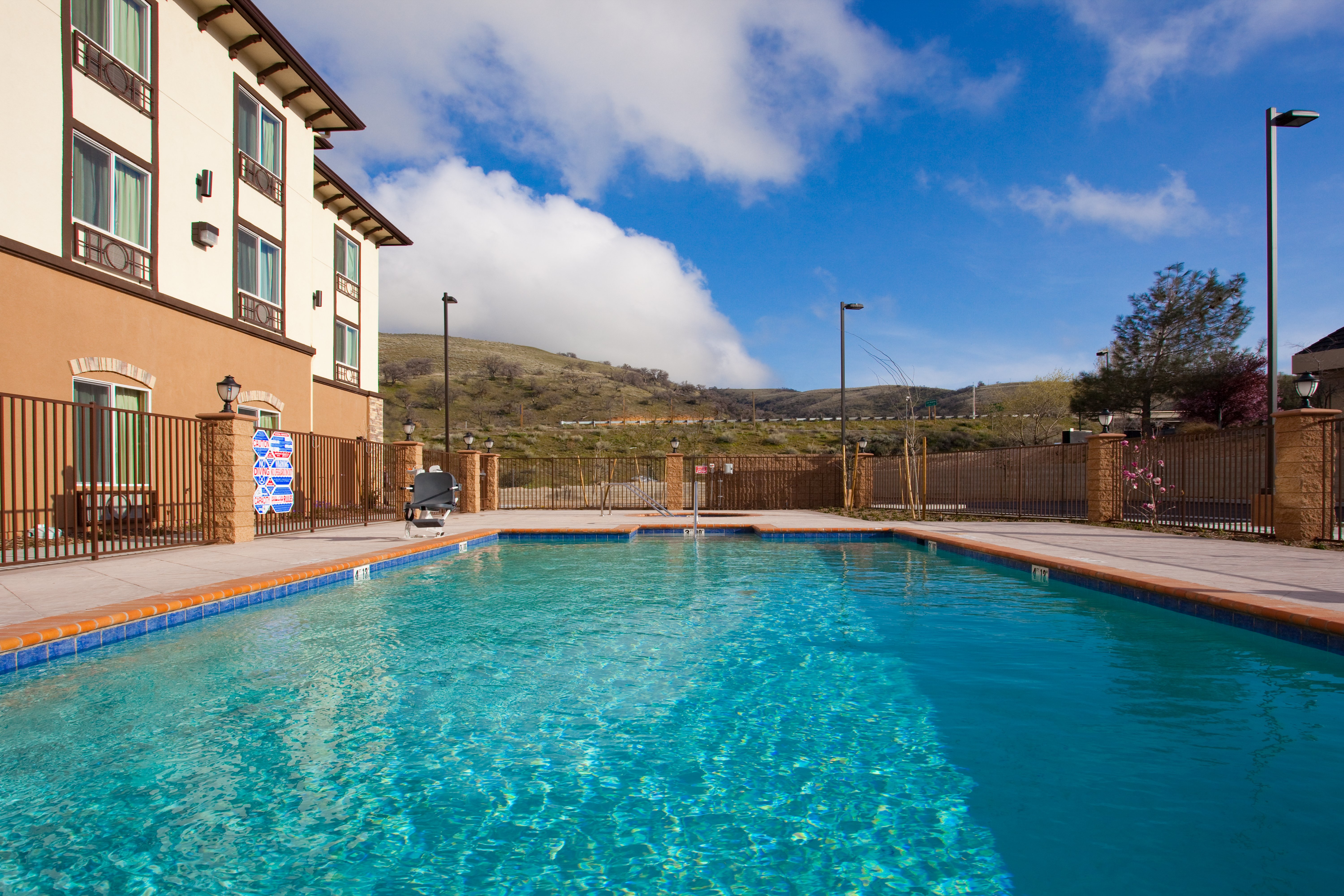 holiday inn express and suites frazier park by ihg