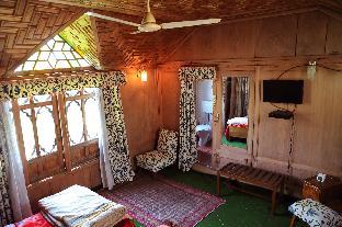 best 5 star luxurious houseboats in srinagar