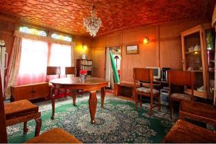 Best 5 Star Luxurious Houseboats In Srinagar,Dal Lake Shikara Gate No 14 Srinagar 190001 Kashmir India,4 star