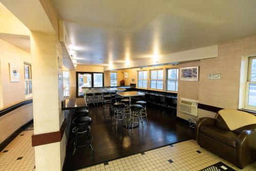 kings house motor hotel
