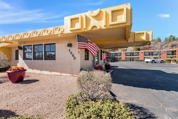Kings House Motor Hotel,,2 star
