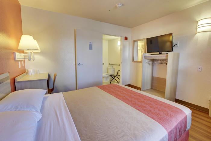 motel 6 bellflower ca los angeles