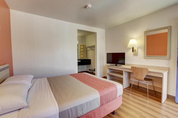 motel 6 bellflower ca los angeles