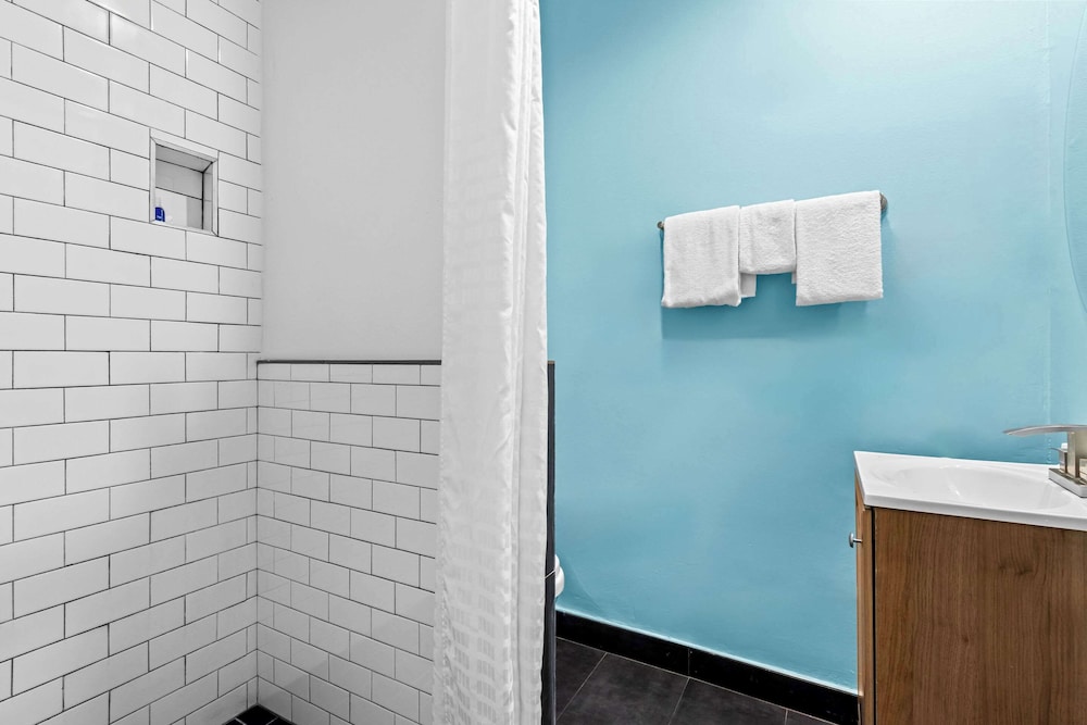 rodeway inn and suites north hollywood burbank airpo
