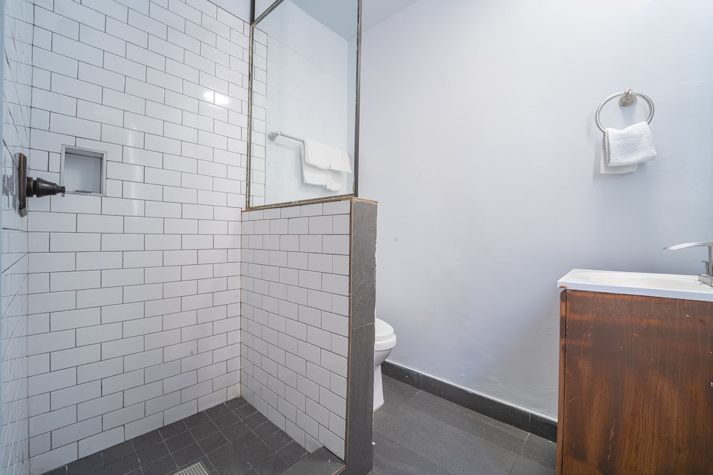 rodeway inn and suites north hollywood burbank airpo